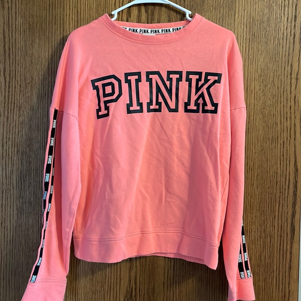 Woman’s PINK crewneck sweatshirt